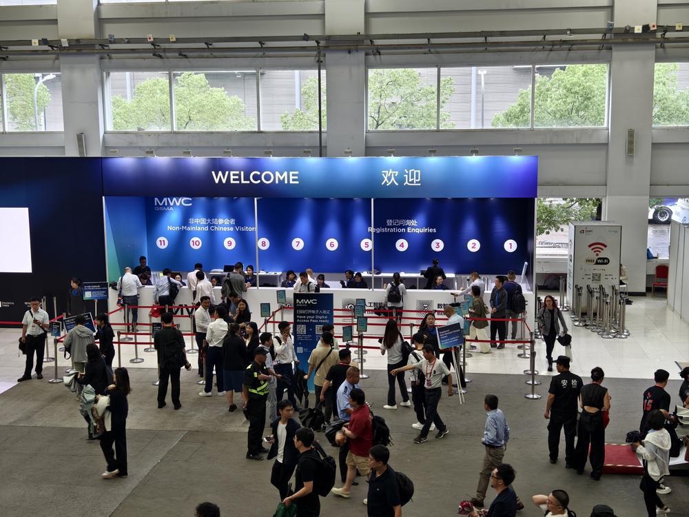 直击2024MWC上海天博：5G-A与AI融合步入新阶段未来通信技术将如何发展？｜热财经(图1)